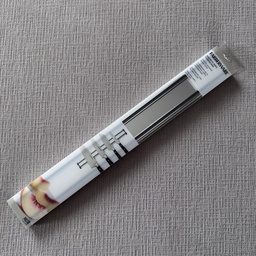 NWT Farberware magnetic knife storage bar